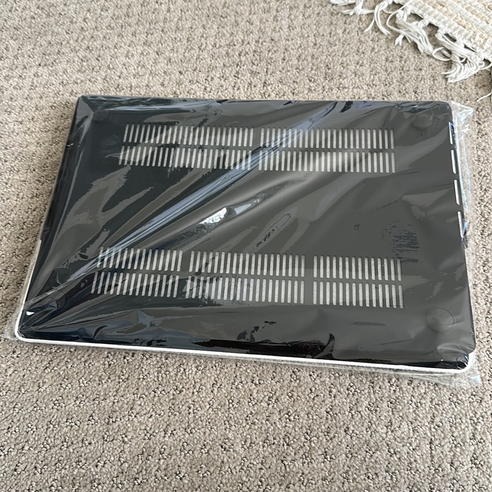 MacBook Pro Rustic Cover - Picture 4 of 5
